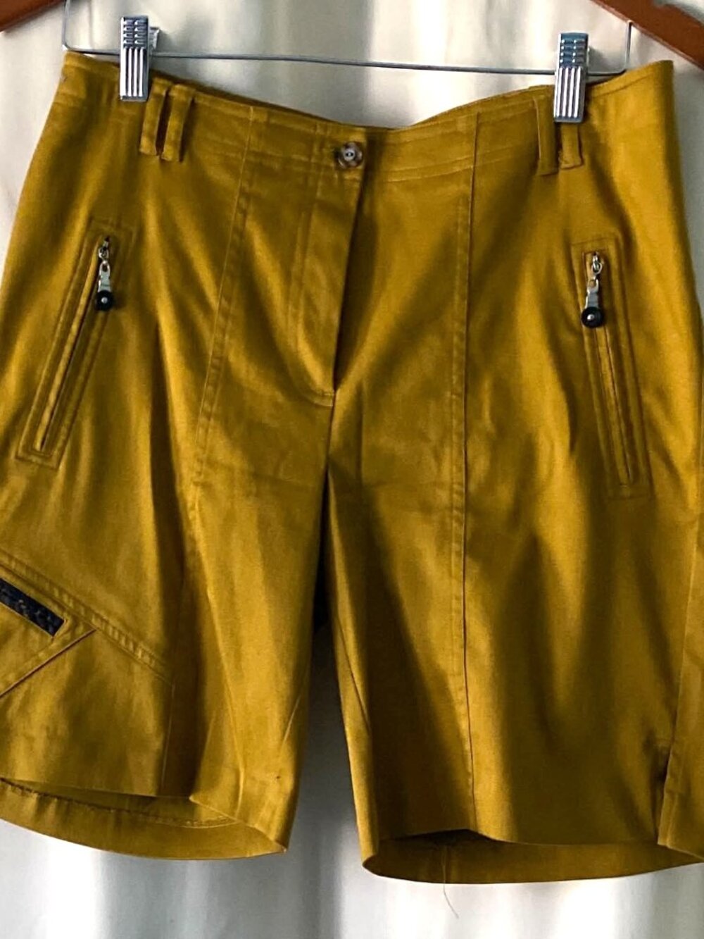Jamie Sadock Women's Golf Shorts Size 4 Mustard Yellow Stretch Bermuda Pockets